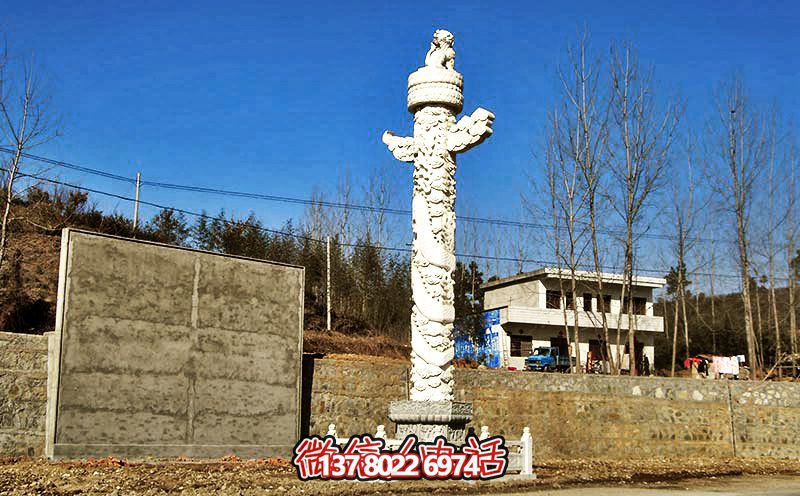 漢白玉華表雕塑，點綴農村廣場