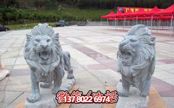 大型石雕獅子雕塑，給景區(qū)帶來濃厚的歷史氛圍