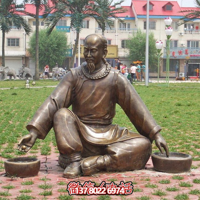 仿銅人物玻璃鋼景觀綠化草坪，提升公園創意氛圍