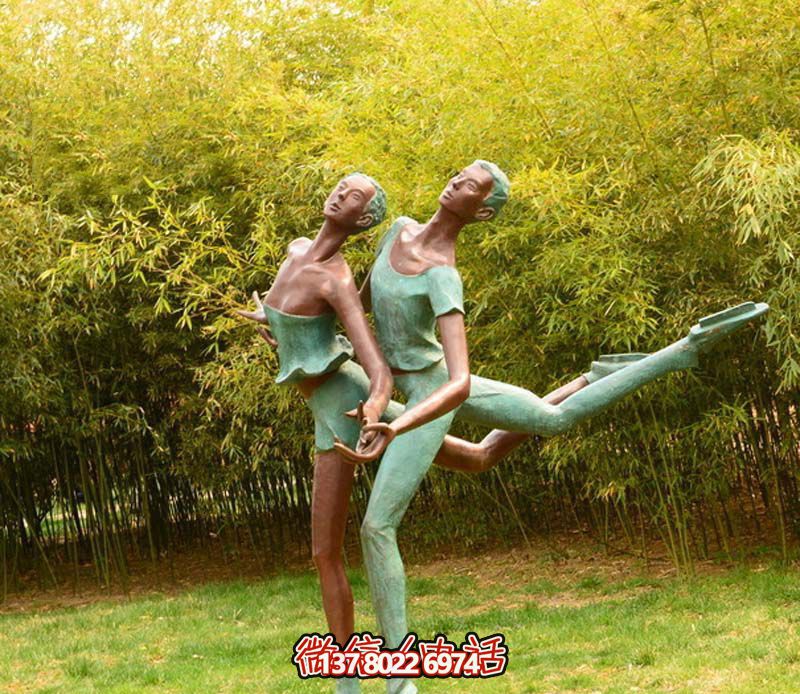 景區(qū)園林雙人花樣滑冰玻璃鋼彩繪雕塑