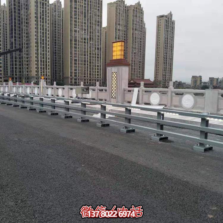 大理石護欄雕塑，為街道景觀帶來精美絕倫