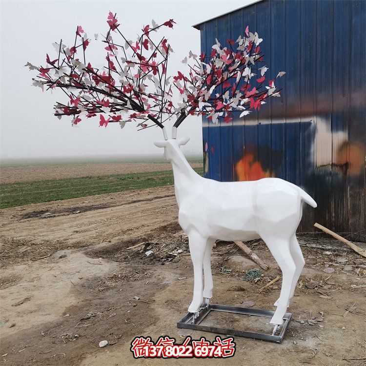 玻璃鋼雕塑梅花鹿，為戶外園林景觀增添抽象美感