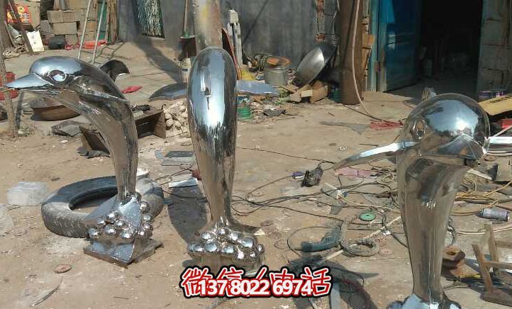 不銹鋼海豚雕塑——點(diǎn)綴花園，增添寧靜之美