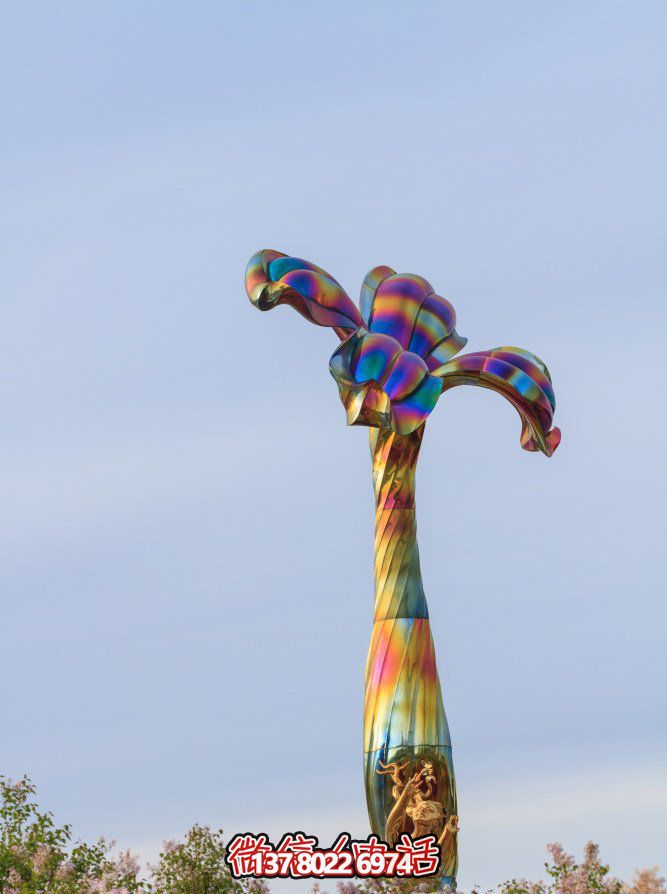 玻璃鋼藝術(shù)雕塑，點(diǎn)綴五彩花朵，為公園景觀帶來絢麗奪目的藝術(shù)氛圍