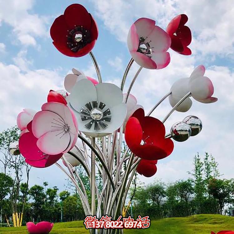 不銹鋼彩繪大型花朵雕塑，為景區(qū)廣場增添色彩
