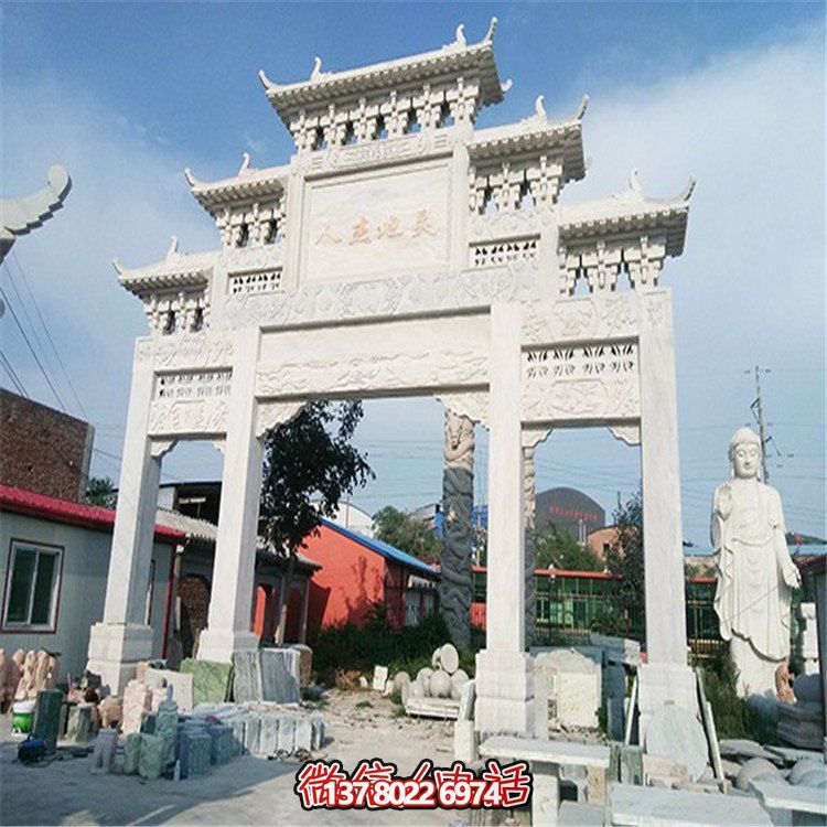 手工制作的大理石牌坊石雕，讓鄉鎮村口更加美觀