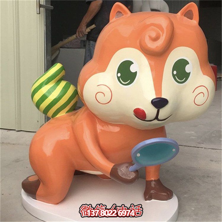 玻璃鋼結(jié)構(gòu)兒童樂園，卡通松鼠公仔裝飾