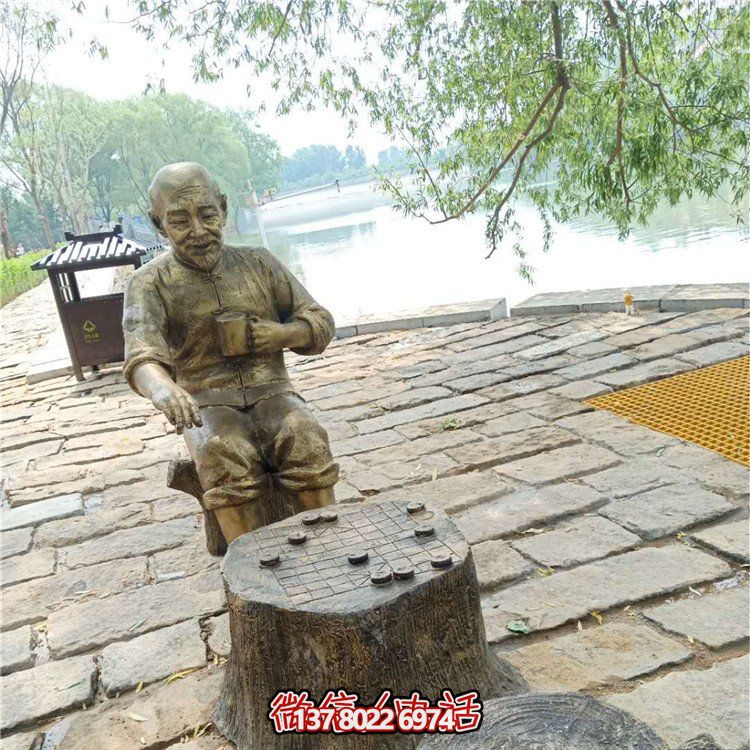 玻璃鋼雕塑仿銅老頭，點綴公園里