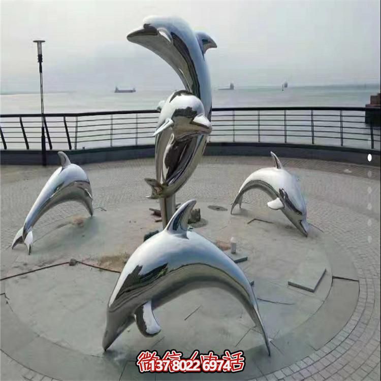 不銹鋼海豚雕塑，讓海邊的廣場(chǎng)更加美觀