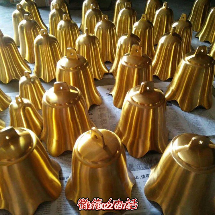 純銅雕塑銅鐘，點綴寺廟景觀