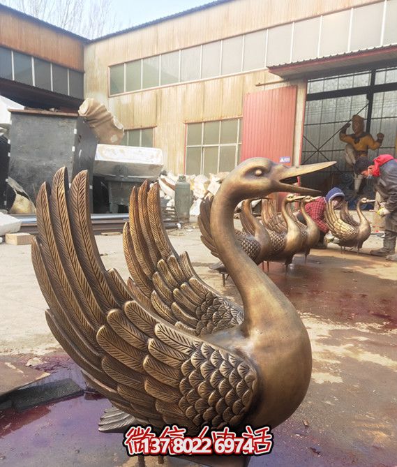 精美不銹鋼雕塑展翅飛翔的天鵝裝點(diǎn)別墅