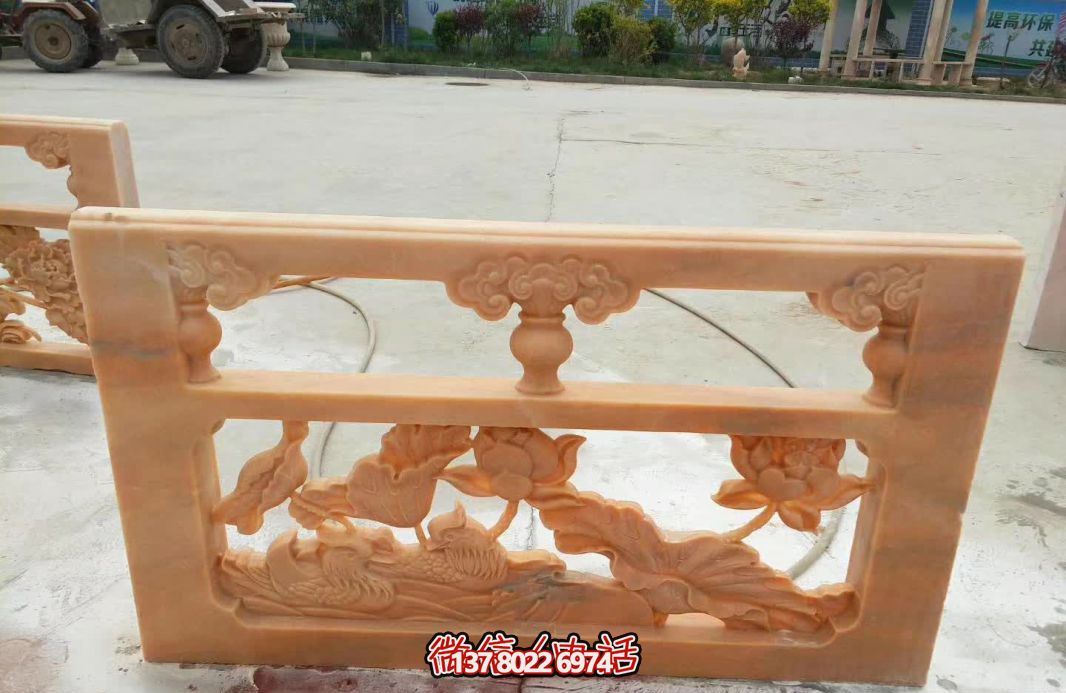 紅色浮雕護(hù)欄，點(diǎn)綴陽臺(tái)庭院裝飾