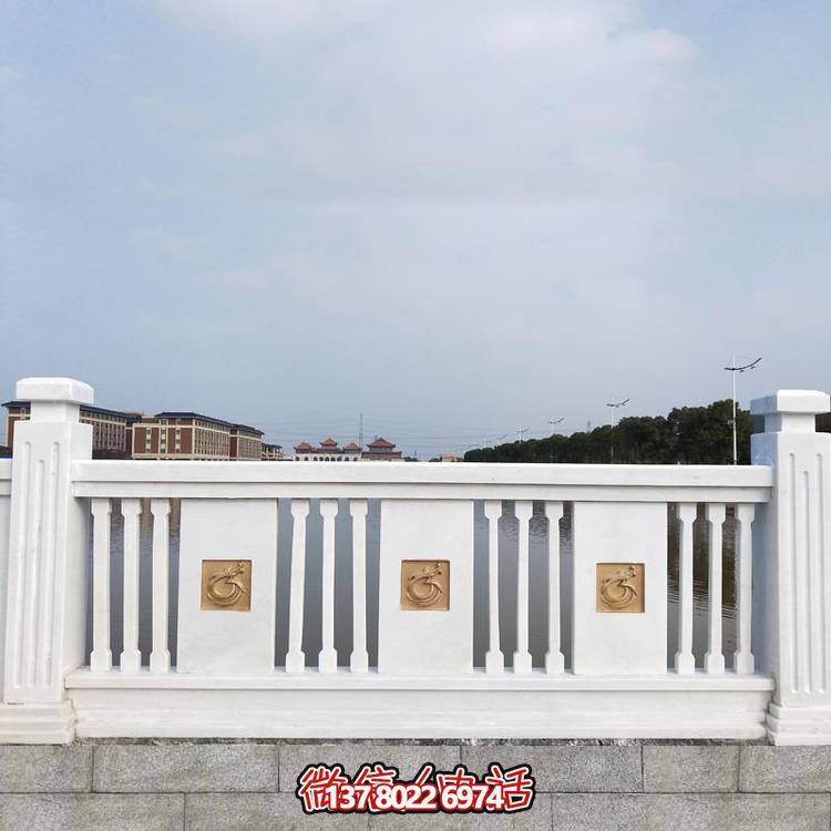 “羅馬柱式漢白玉歐式欄桿，為河道邊裝飾和防護”