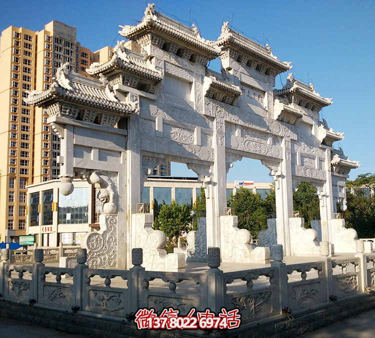 精美石雕牌坊，給城市的小區增添了一抹精致的文化氣息
