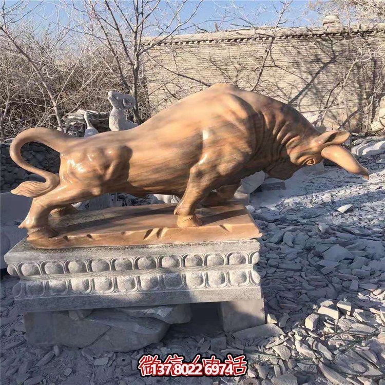 斗牛，晚霞紅大理石石雕牛