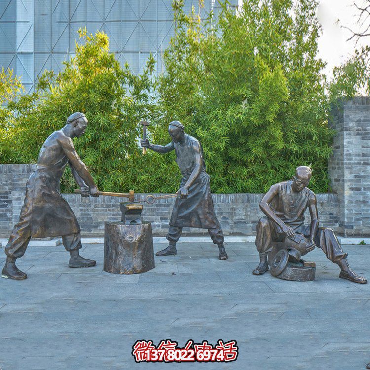 打鐵場景人物銅雕，鑄銅鑄造民俗生活人物情景雕塑