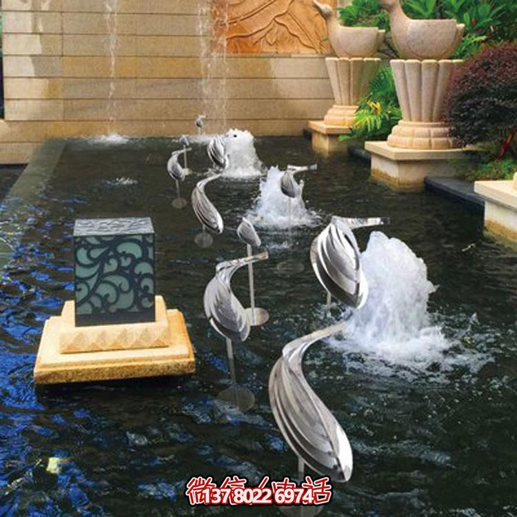 別墅會(huì)所不銹鋼抽象水景小魚雕塑
